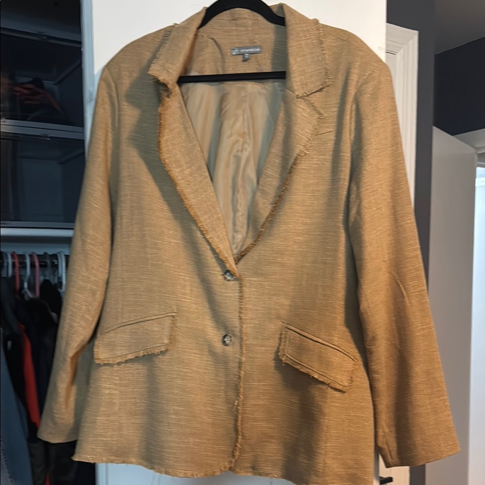 Wit and Wisdom frayed linen blazer